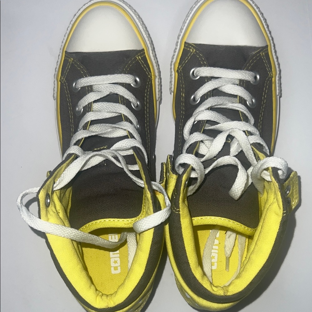Youth Converse High Tops size 6Y - Picture 7 of 9